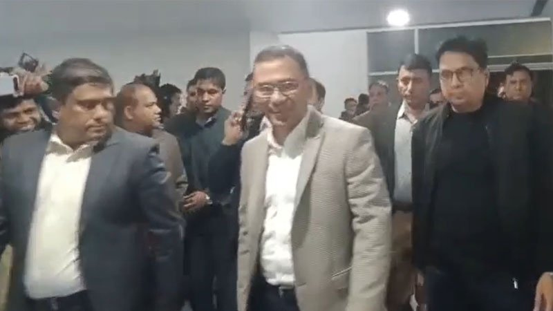 খালেদা জিয়াকে দেখতে হাসপাতালে তারেক রহমান